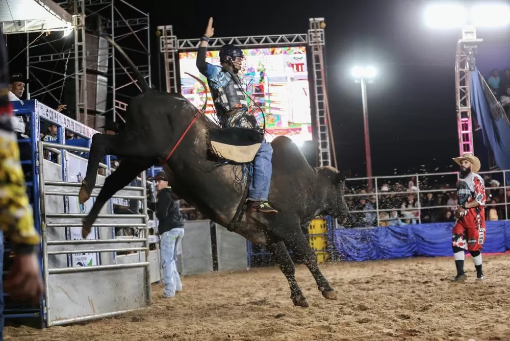 Abertura do Rodeio em Rialma 