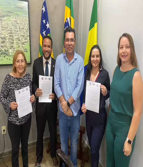 Prefeitura Municipal no ato da assinatura 